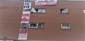 Protesta a Cosenza: manifestanti occupano sede Asp