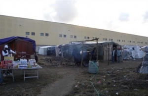 Prorogata ''zona rossa'' del campo container di Rosarno