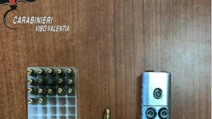 Pistola a forma di pendrive, un arresto nel vibonese