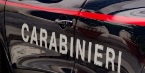 Picchia e minaccia la madre, arrestato giovane 21enne