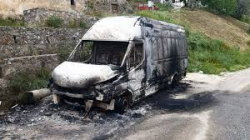 Furgone in fiamme nella notte a Corigliano