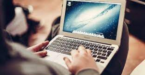 Gli italiani e l&rsquo;uso di internet: i dati del report annuale