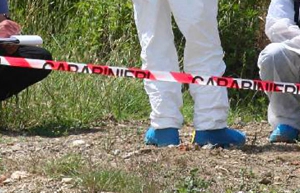 Cadavere nel crotonese: uomo ucciso a colpi d'ascia