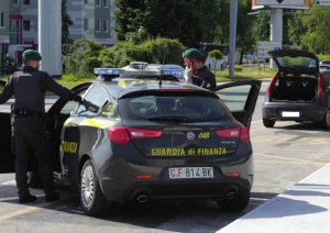 Scoperti due centri scommesse illegali a Crotone