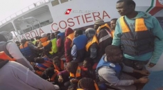 A Vibo nave con 1223 migranti a bordo