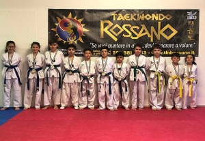 Cosenza: Taekwondo, 12 medaglie per la societ&agrave; Draghi