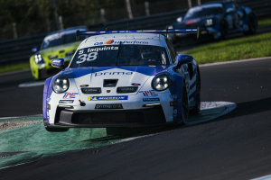 Simone Iaquinta vince in gara 1 a Monza nell'ultimo round della Carrera Cup Italia