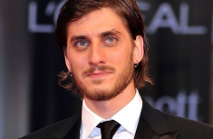 Luca Marinelli e Isabella Ragone Candidati ai globi d'oro per Il Padre d'Italia