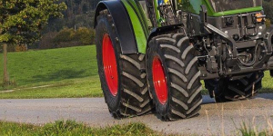 Uomo muore schiacciato dal trattore a Cinquefrondi